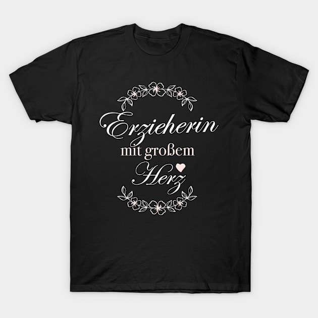 Erzieherin mit großem Herz T-Shirt by BetterManufaktur